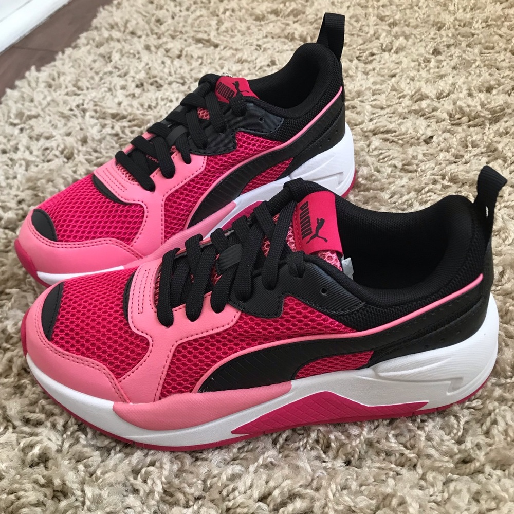 📢 NWT PUMA Sneakers-Size 7M 📢
